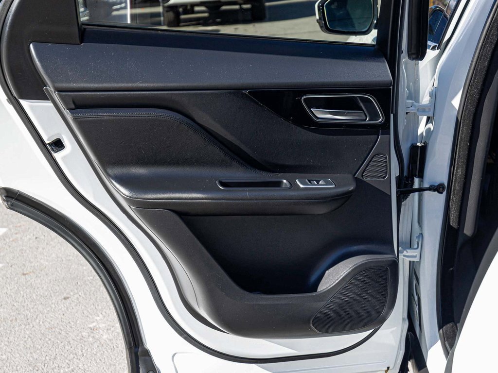 Used 2020 Jaguar F-PACE Premium image 12