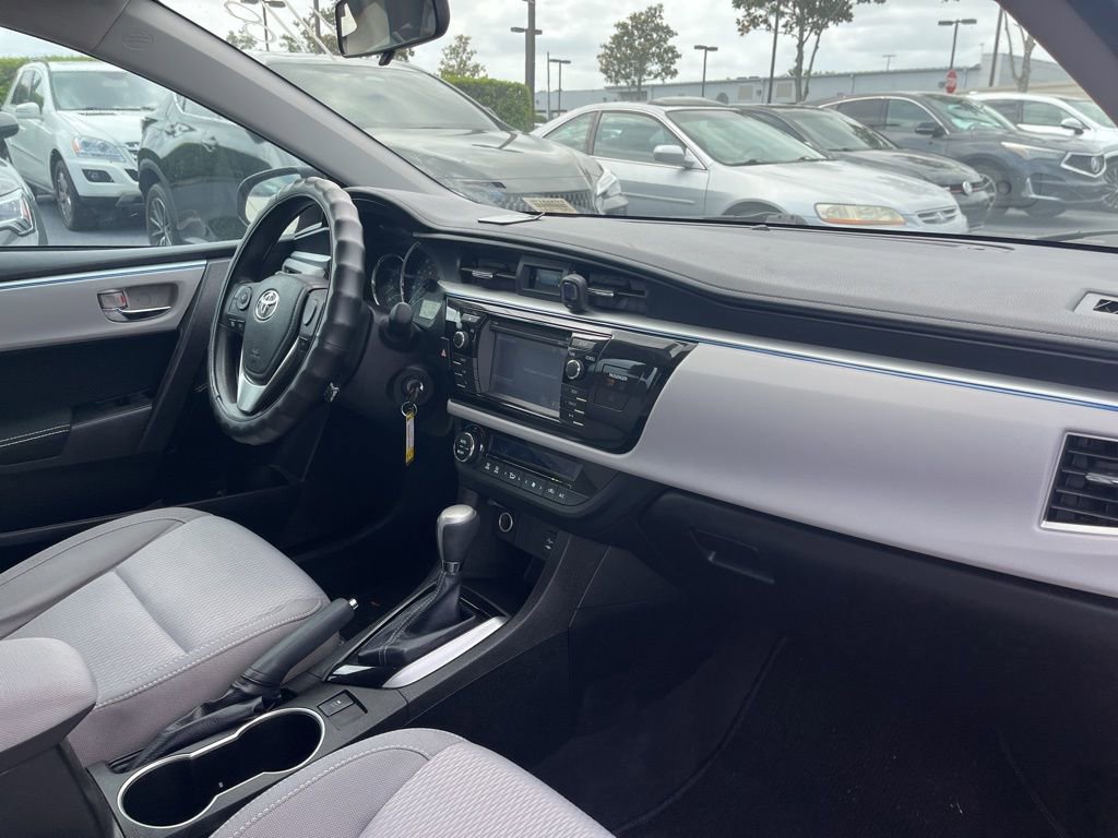 Used 2015 Toyota Corolla LE FWD image 9