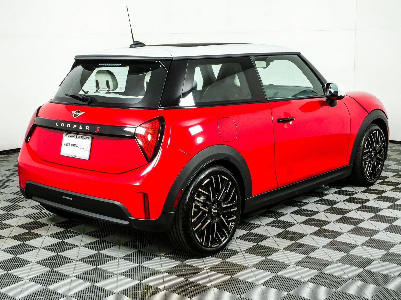 Used 2025 MINI Cooper S FWD image 3