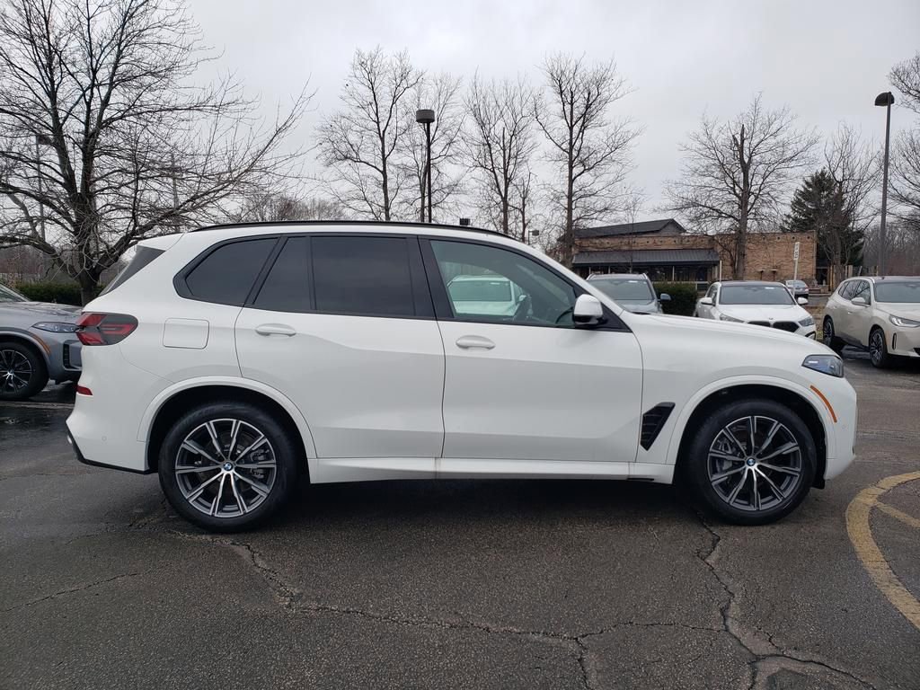 New 2026 BMW X5 xDrive40i w/ M Sport Package image 3