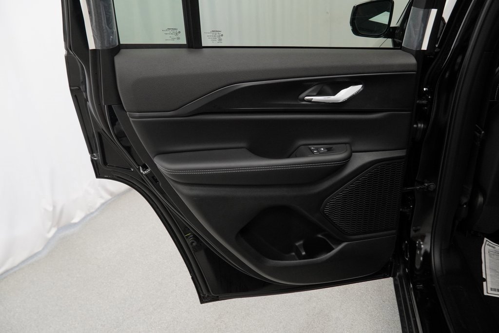 New 2025 Jeep Grand Cherokee Altitude image 30