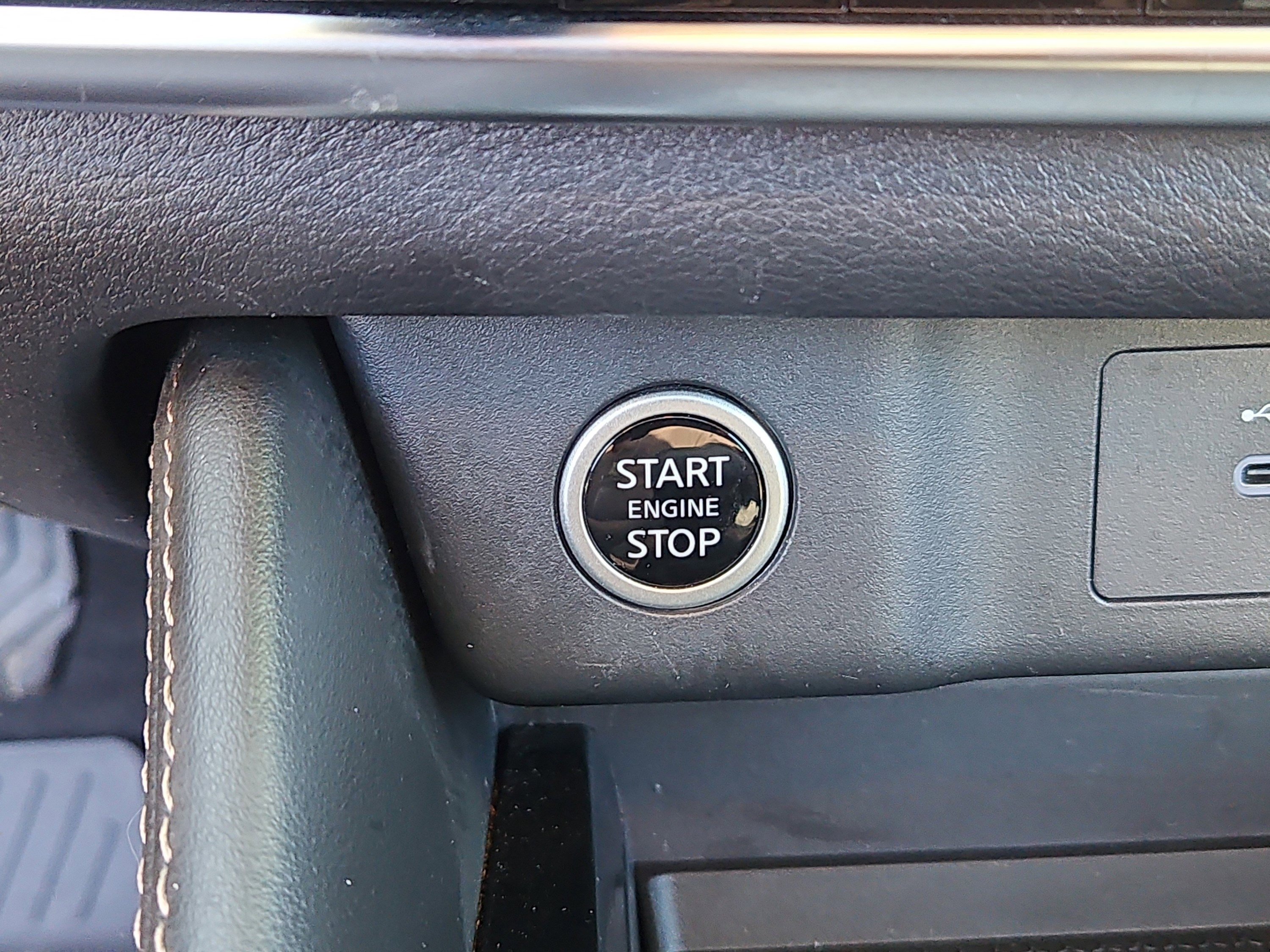 Used 2023 Nissan Rogue SL w/ SL Premium Package image 19