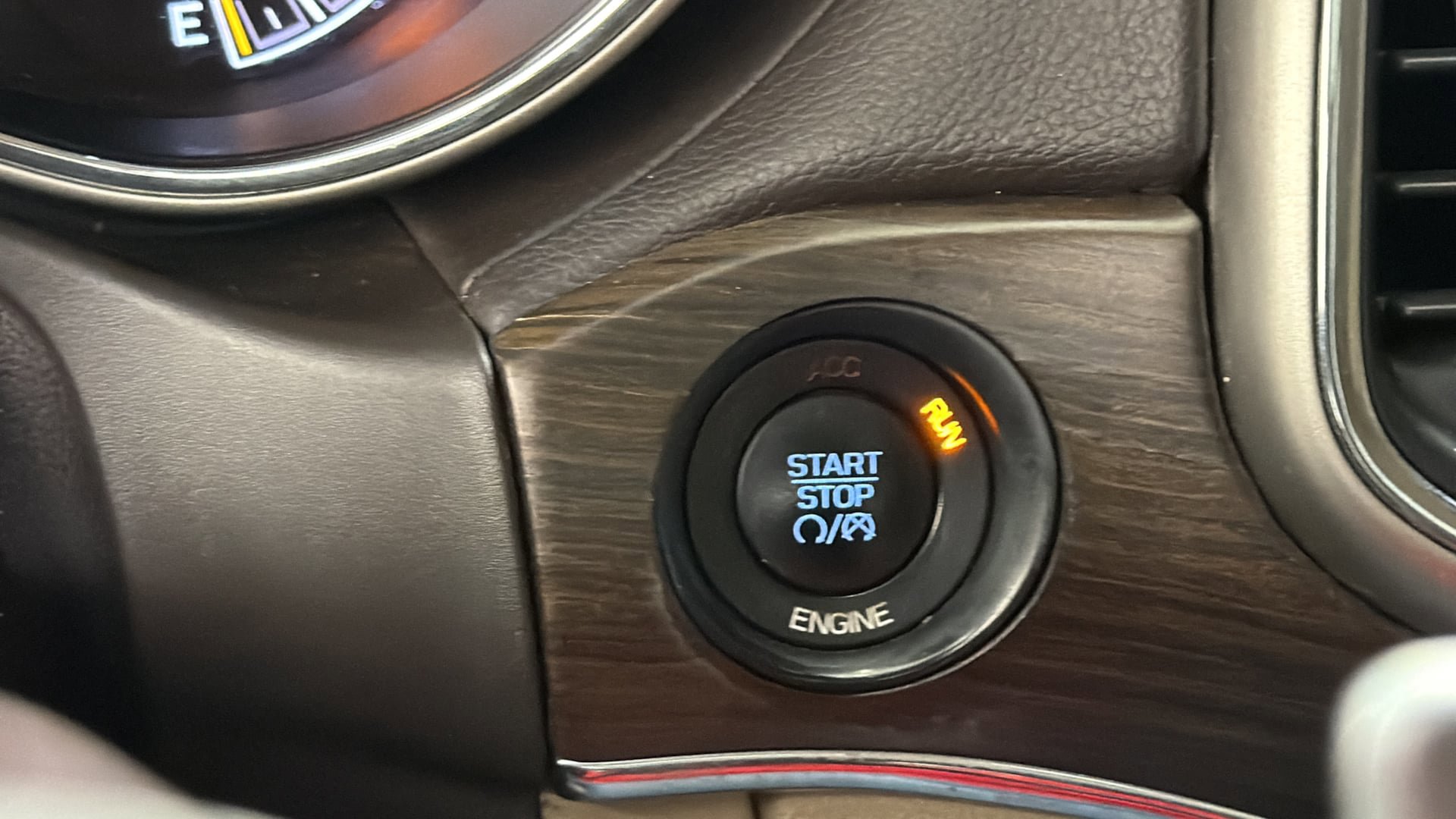 Used 2015 Jeep Grand Cherokee Overland RWD image 24