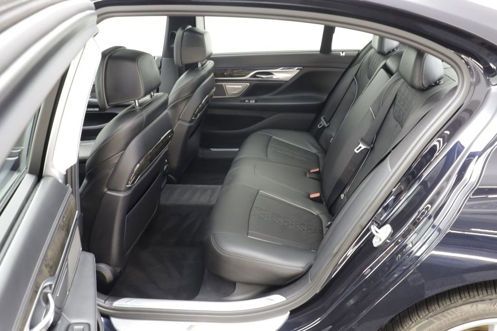 Used 2016 BMW 750i xDrive image 16