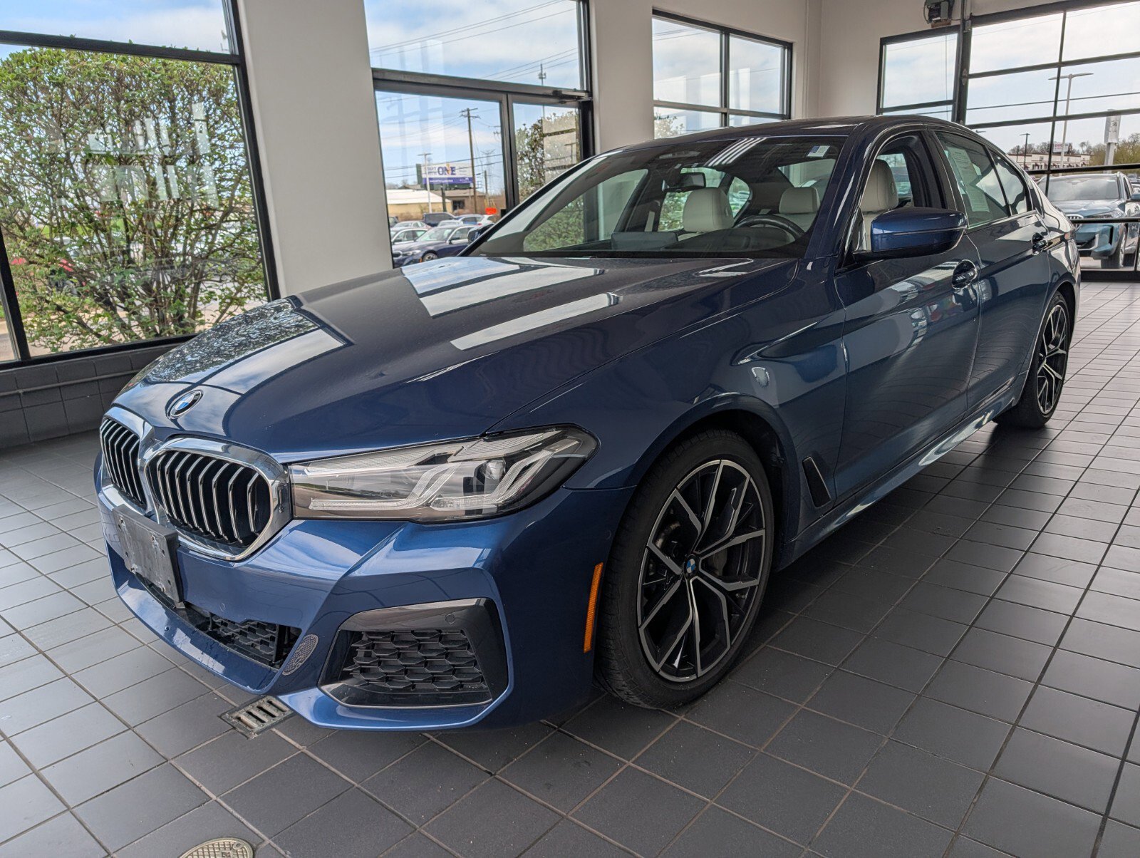 Certified 2023 BMW 530i xDrive AWD/4WD image 5