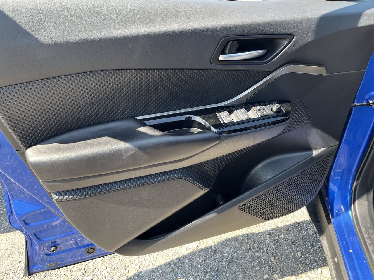 Used 2019 Toyota C-HR XLE FWD image 2