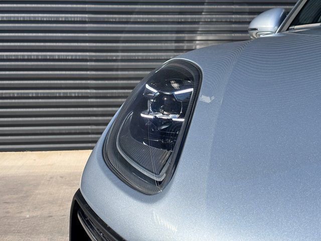 Certified 2026 Porsche Macan AWD/4WD image 12