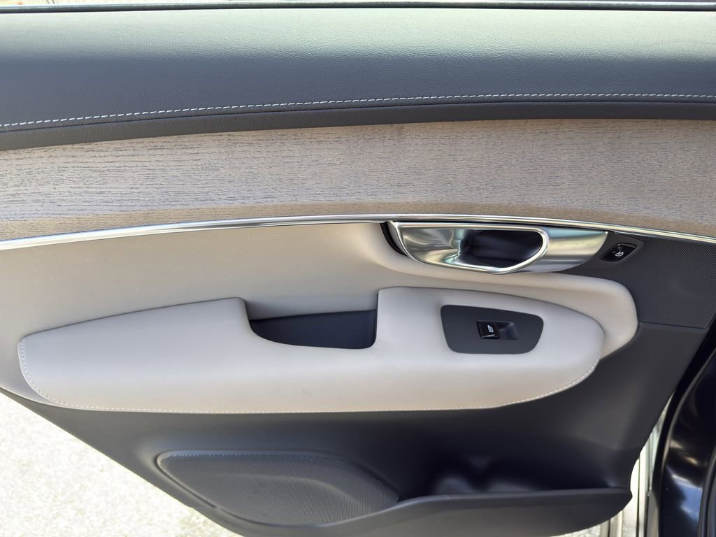 Certified 2025 Volvo XC90 B6 Plus image 36