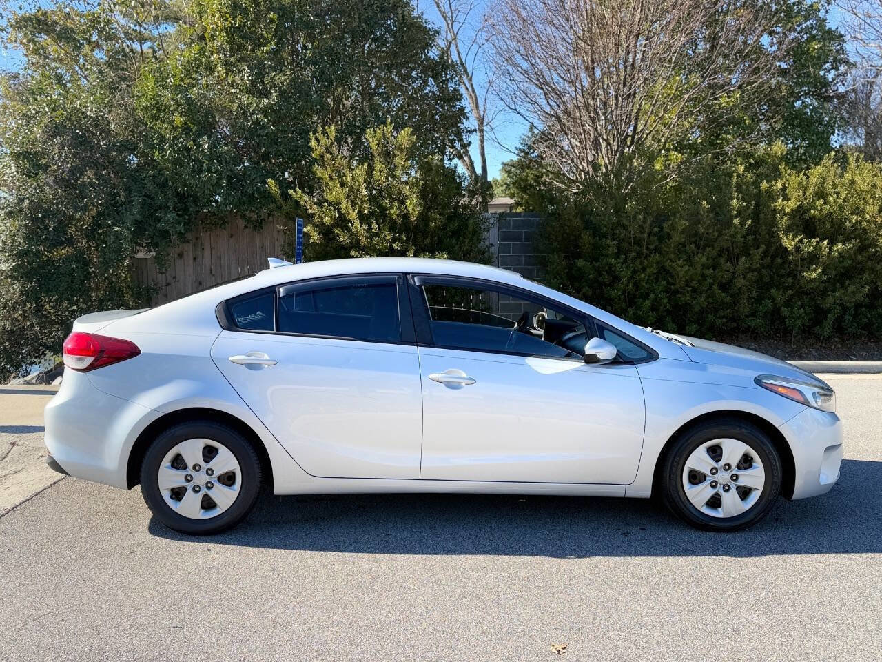 Used 2017 Kia Forte LX image 11