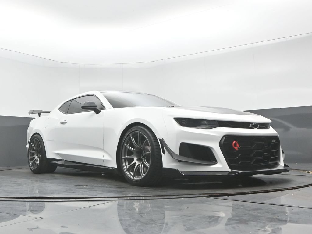 Used 2019 Chevrolet Camaro ZL1 RWD image 26