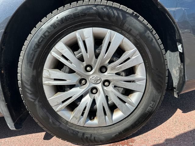 Used 2013 Toyota Camry LE image 29