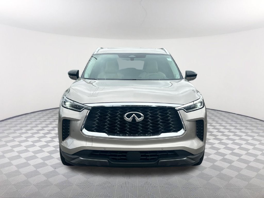 Used 2023 INFINITI QX60 Sensory w/ Vision Package AWD/4WD image 2