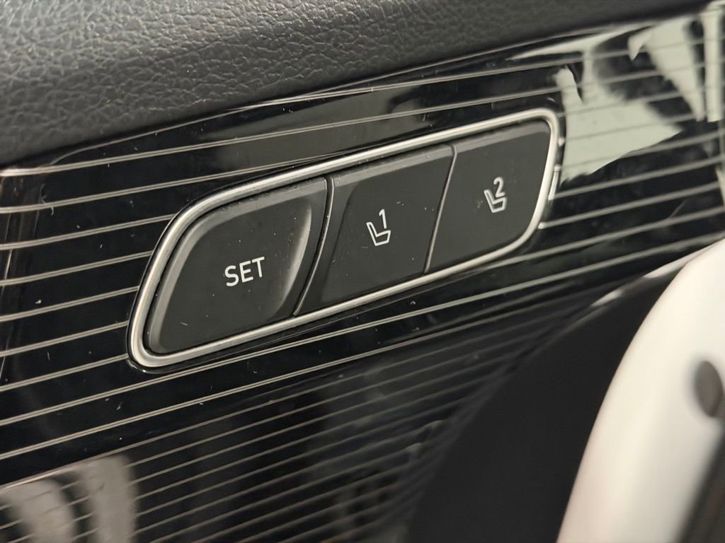 Used 2023 Hyundai Palisade Calligraphy image 34