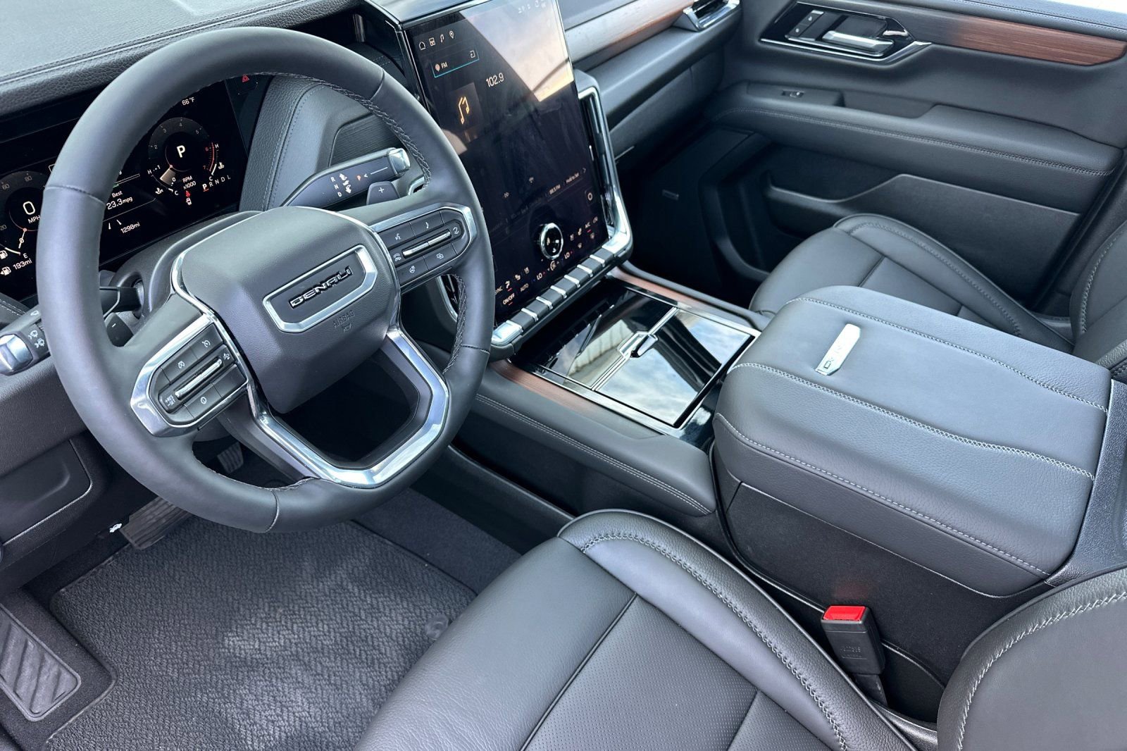 Used 2026 GMC Yukon XL Denali w/ Sun & Power Step Package AWD/4WD image 9