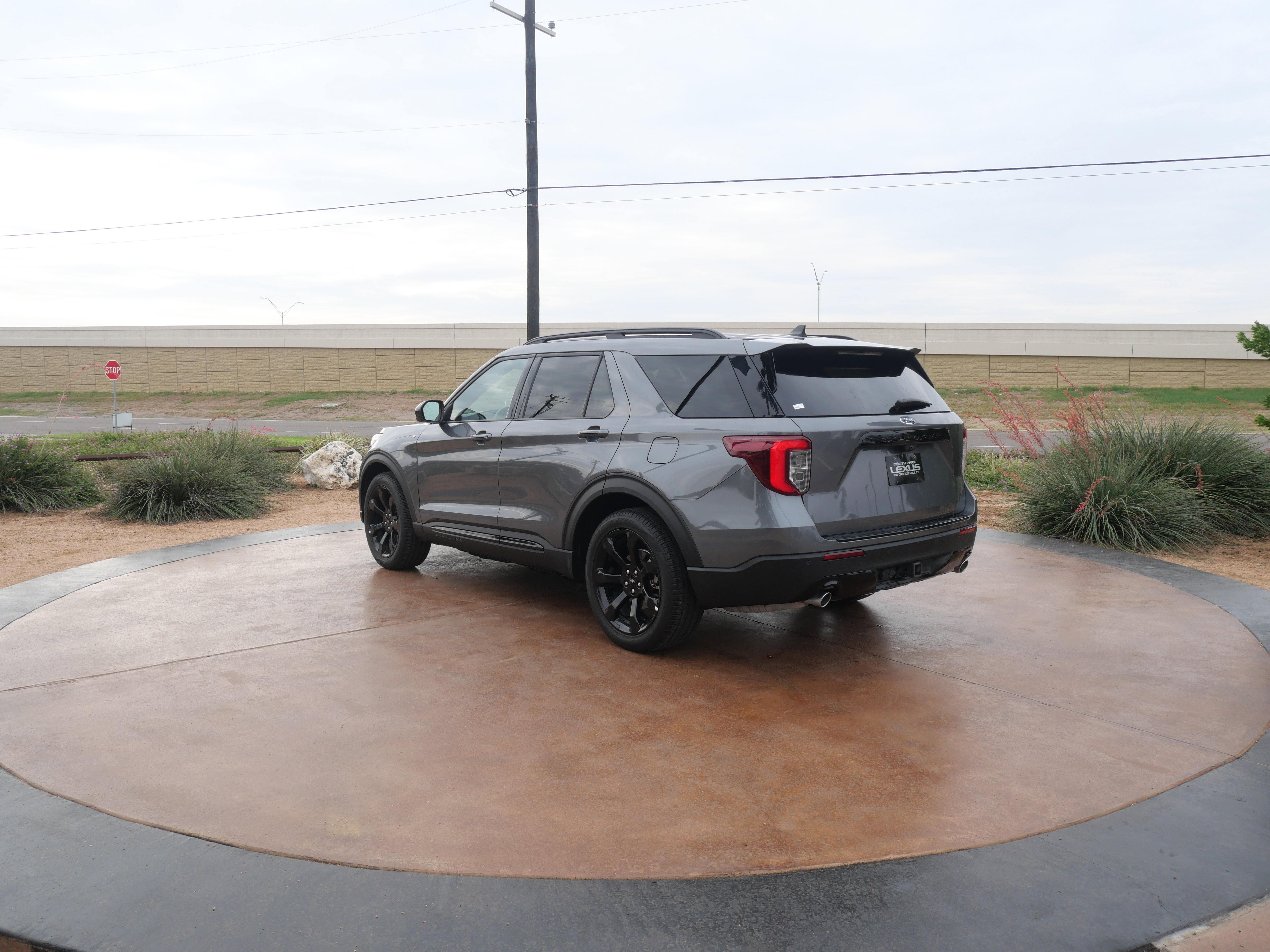 Used 2023 Ford Explorer ST-Line w/ Class IV Trailer Tow Package image 4