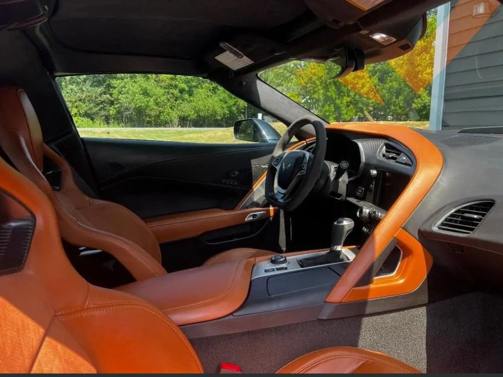 Used 2015 Chevrolet Corvette Z06 w/ 3LZ Preferred Equipment Group RWD image 7