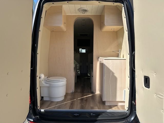 Used 2021 Mercedes-Benz Sprinter 2500 image 29