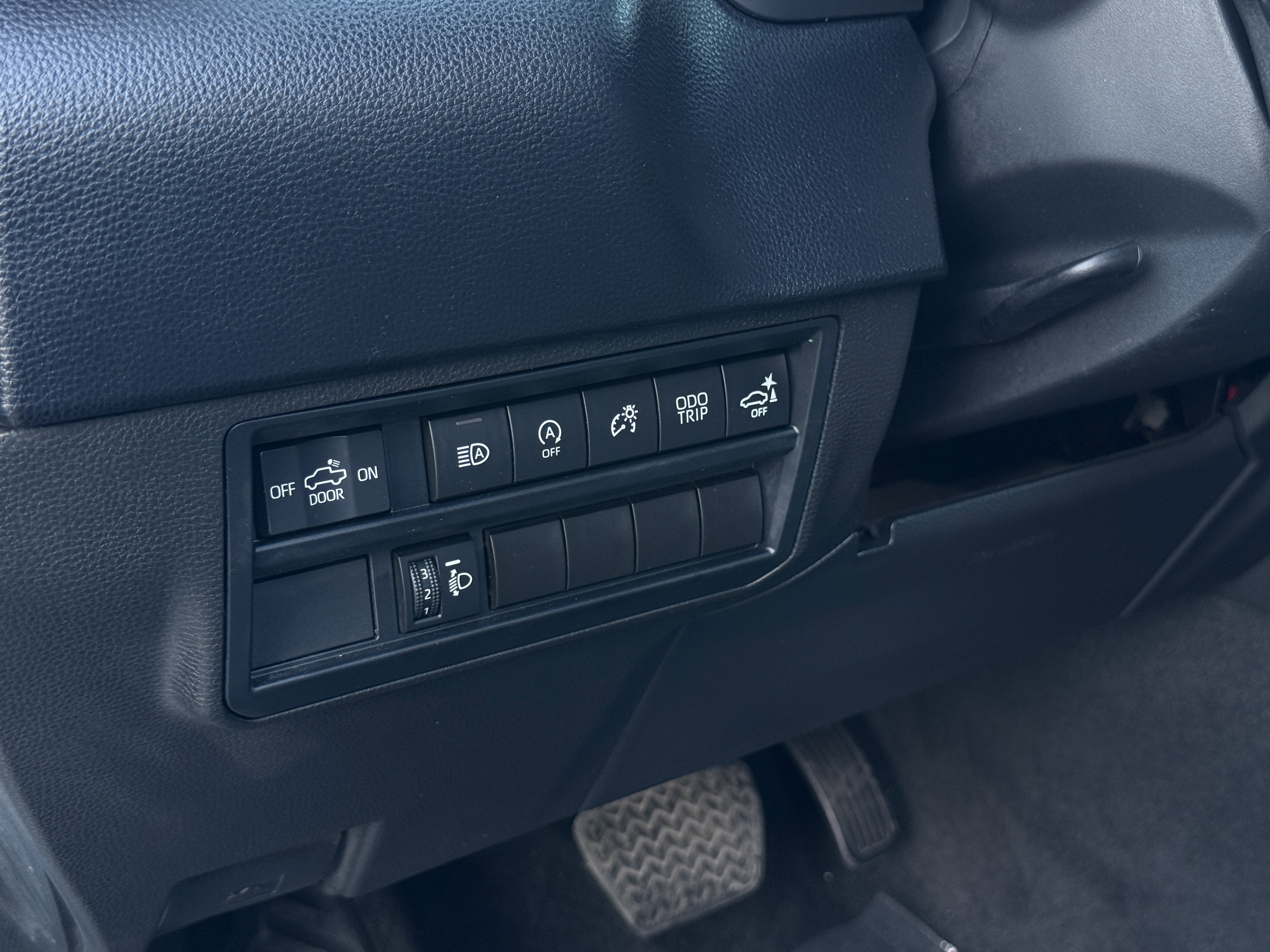 Used 2022 Toyota Tundra SR5 w/ SR5 Convenience Package image 29