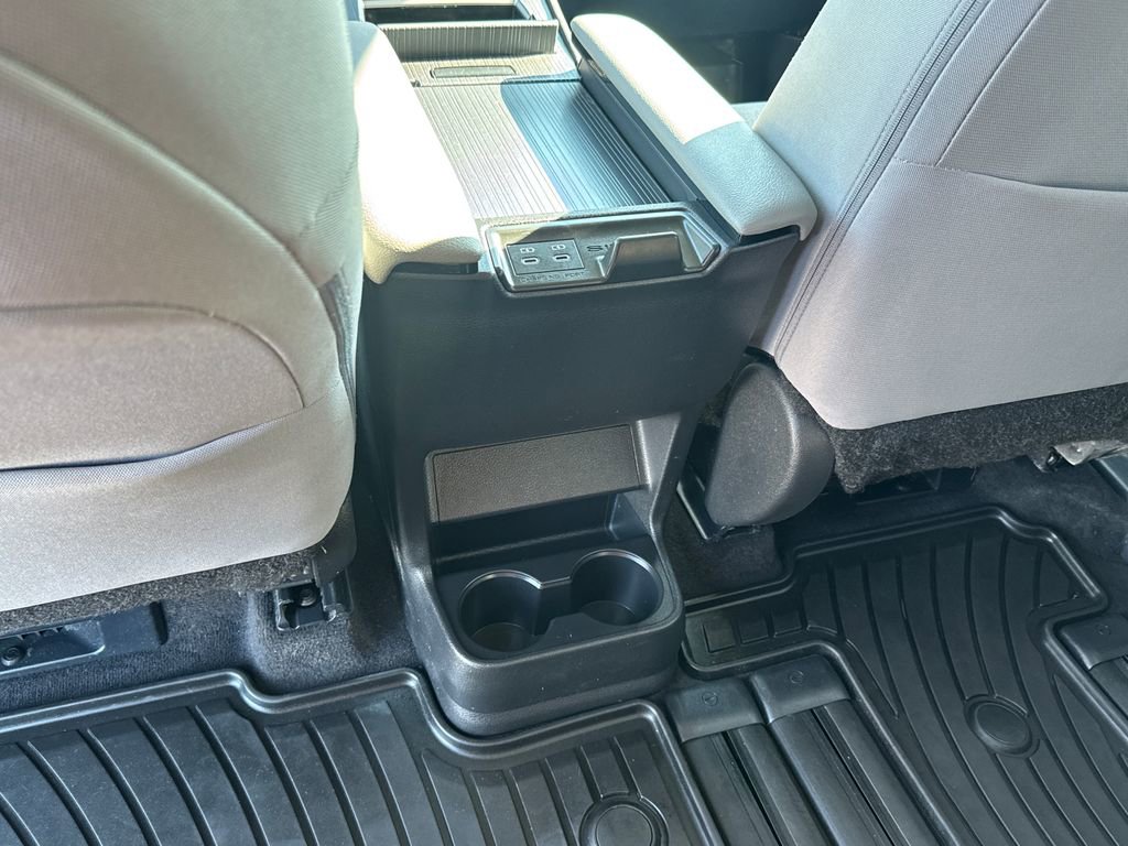 Used 2025 Toyota Sienna LE image 40