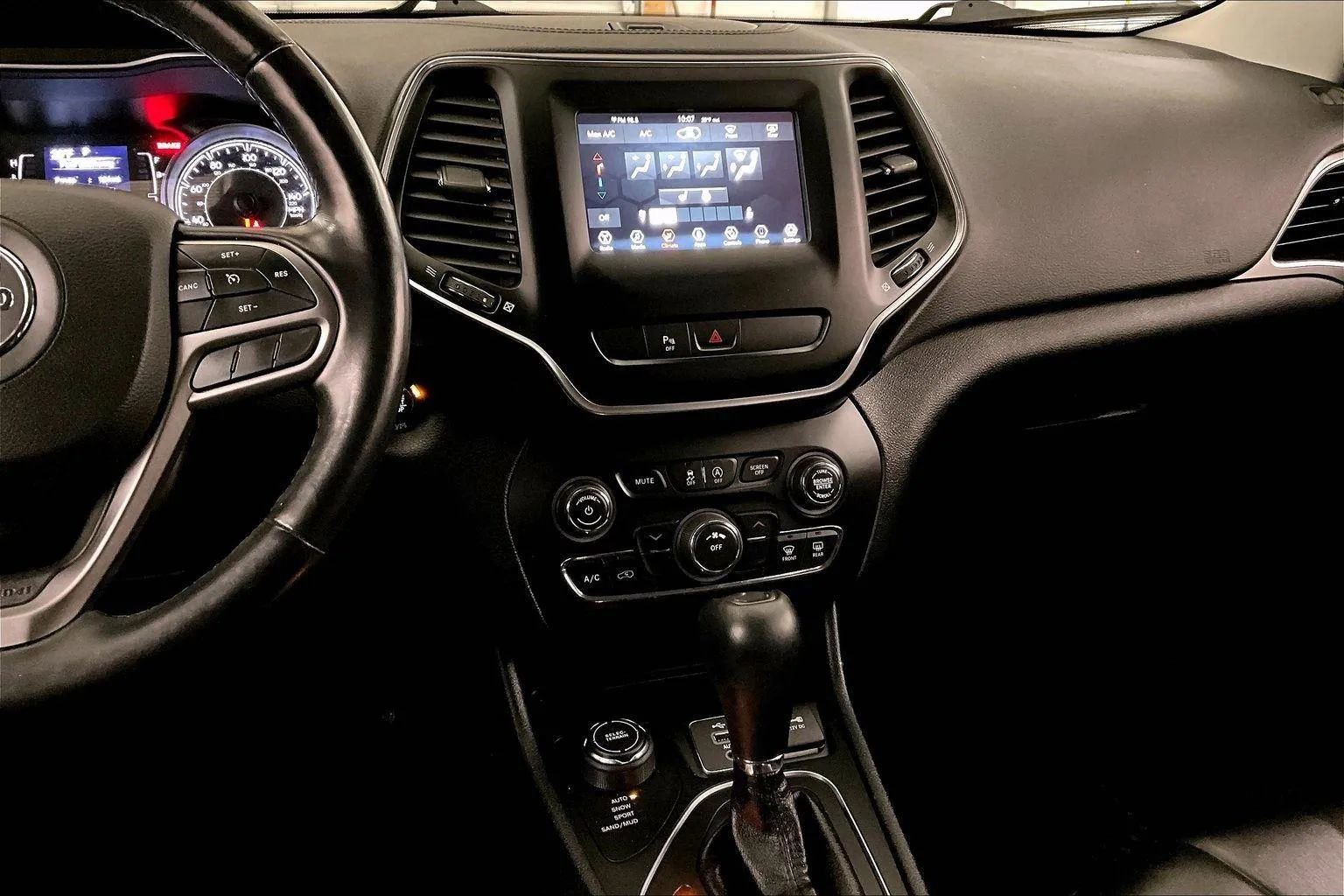 Used 2020 Jeep Cherokee Latitude Plus w/ Cold Weather Group image 6