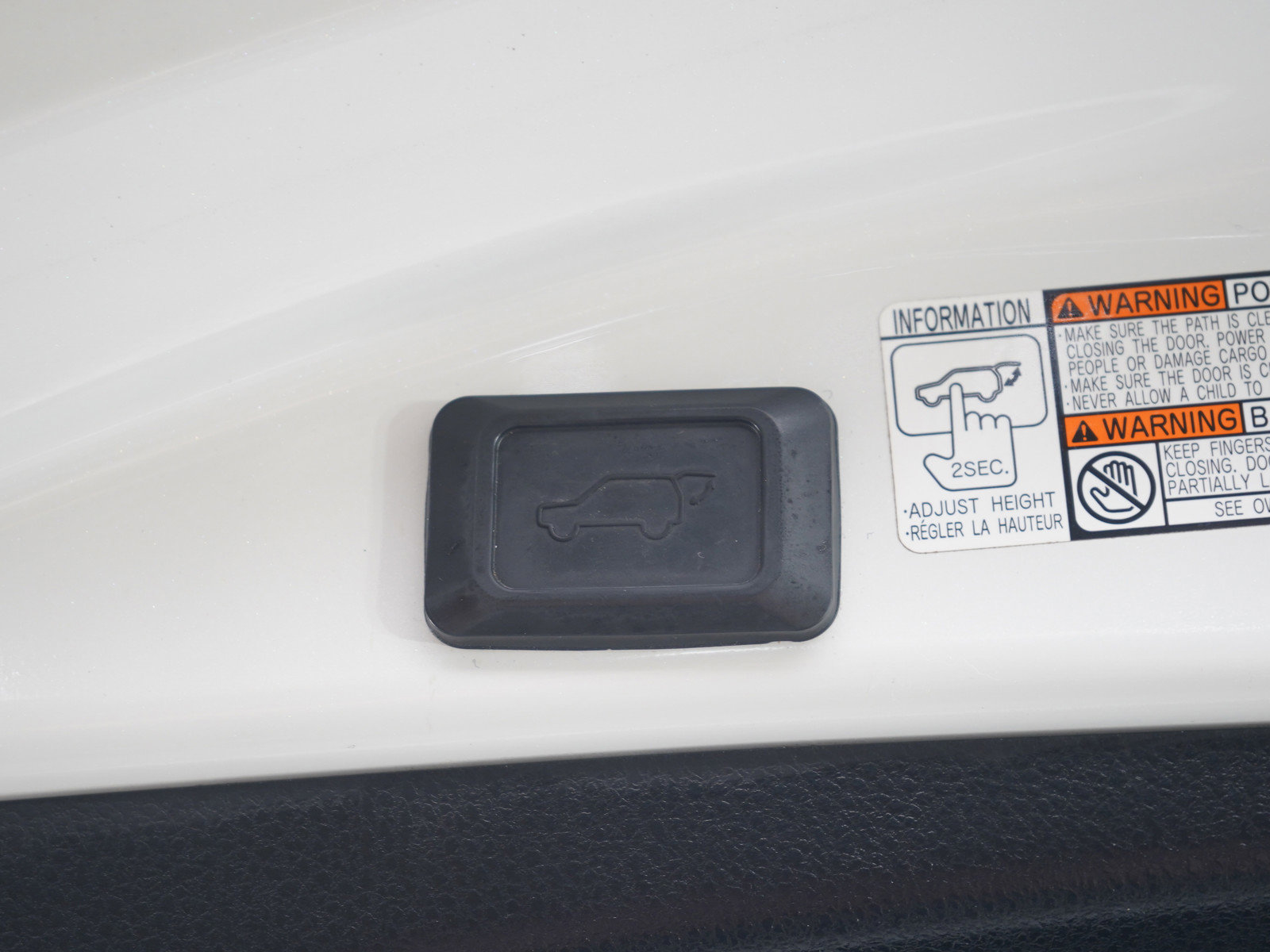 Used 2017 Toyota RAV4 Limited w/ Advanced Technology Package AWD/4WD image 18