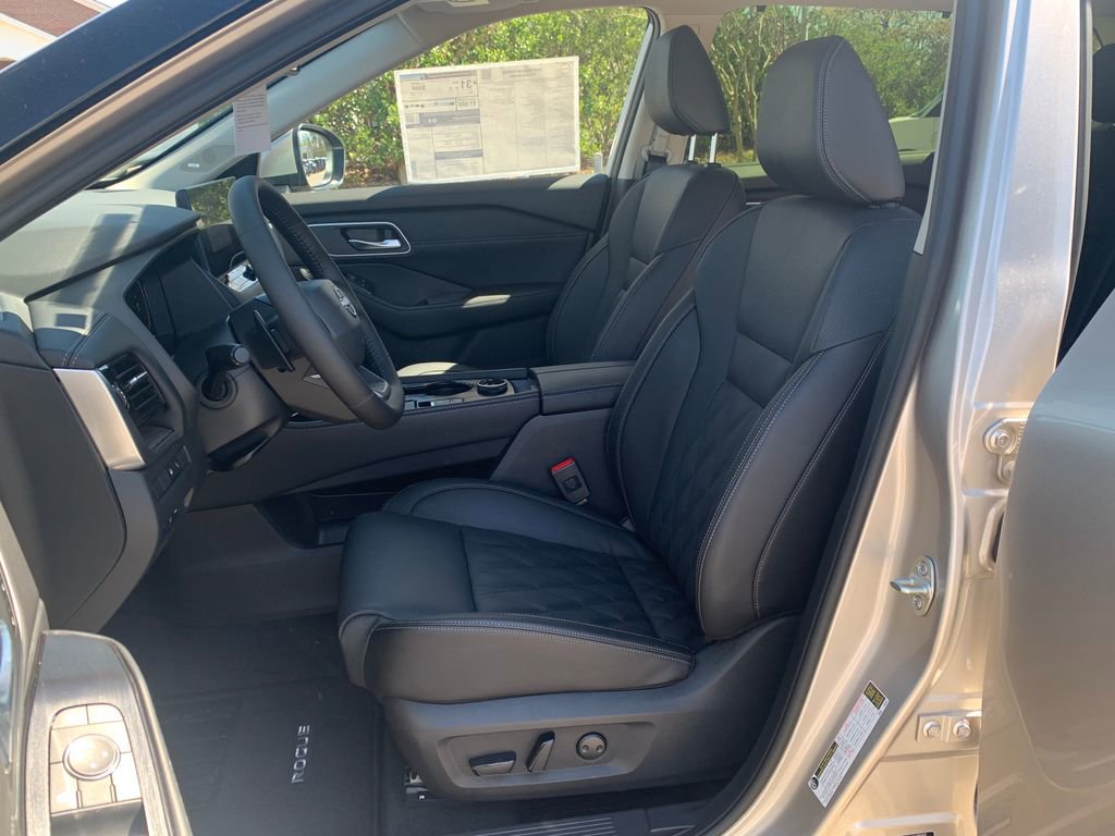 New 2026 Nissan Rogue Platinum image 8