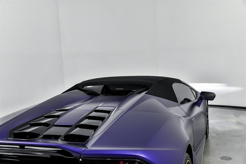 Used 2021 Lamborghini Huracan EVO RWD image 14