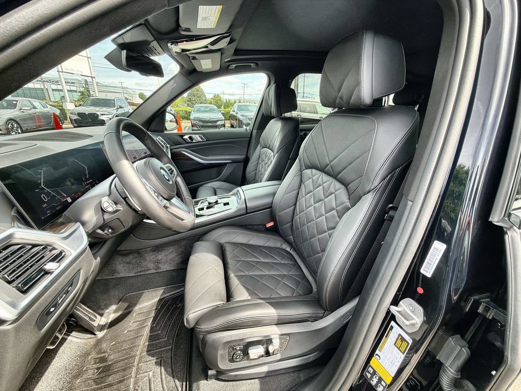 Used 2024 BMW X5 xDrive40i w/ M Sport Package AWD/4WD image 19
