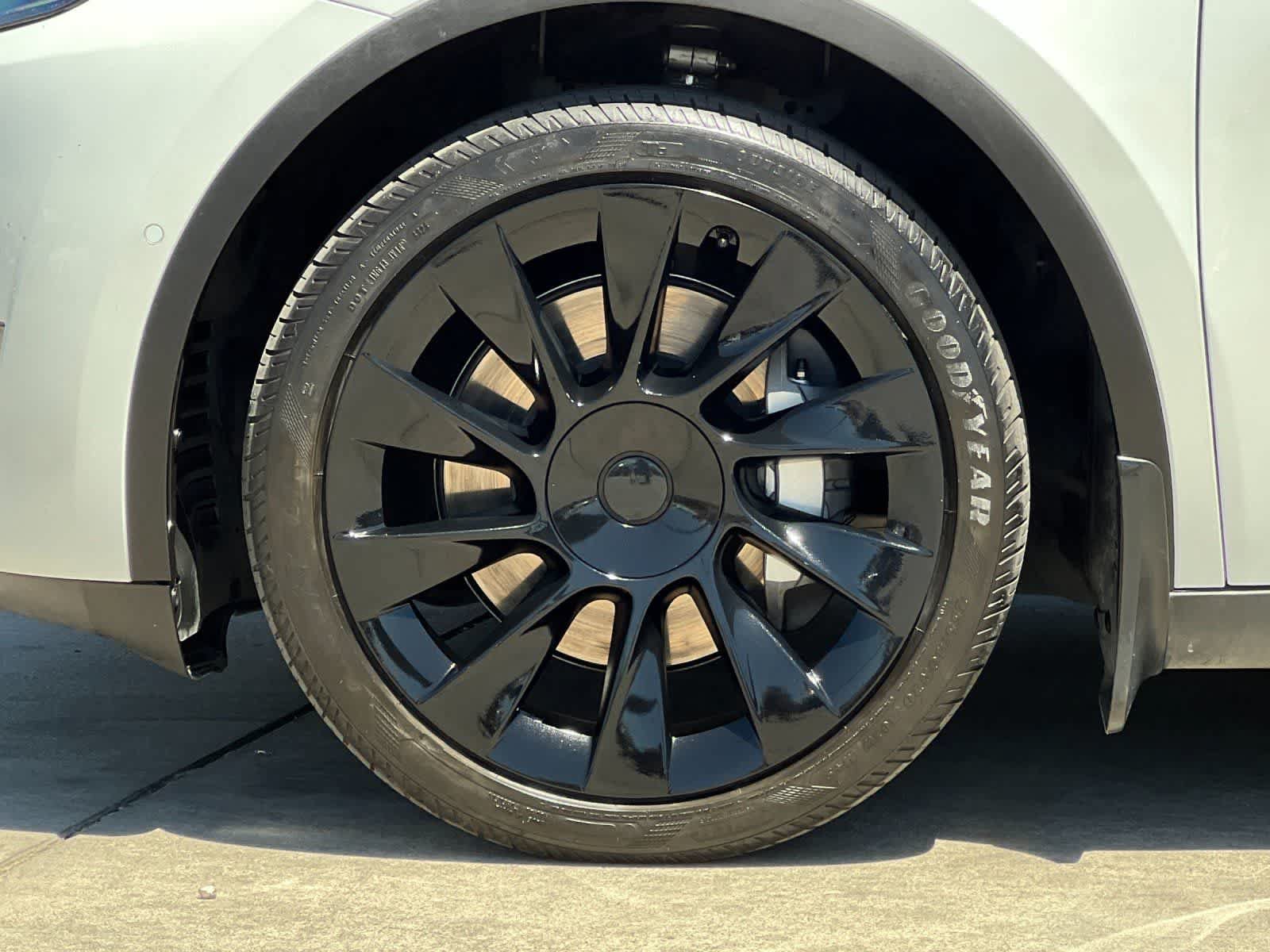Used 2022 Tesla Model Y Long Range AWD/4WD image 27