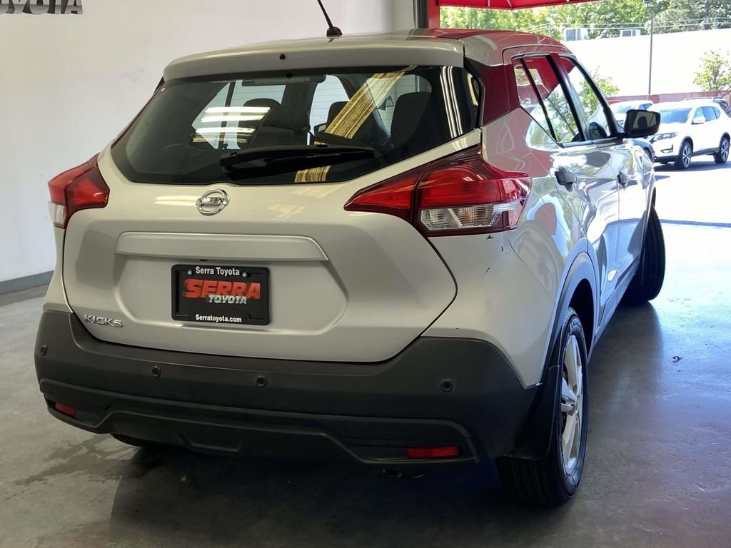 Used 2020 Nissan Kicks S image 3