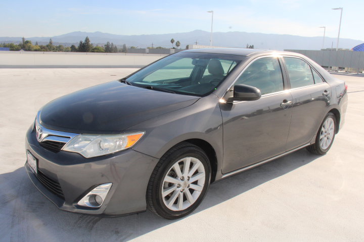 Used 2012 Toyota Camry XLE w/ Convenience Pkg FWD image 6