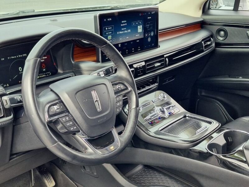 Used 2023 Lincoln Nautilus Reserve w/ Luxury Package image 12