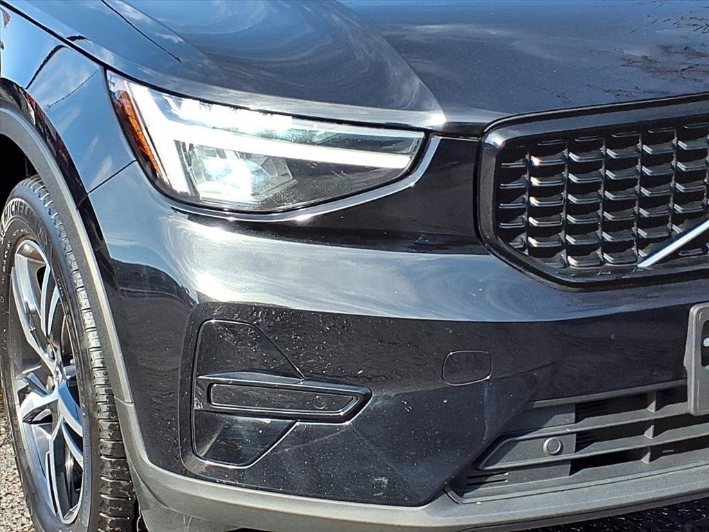 Used 2024 Volvo XC40 B5 Core image 24