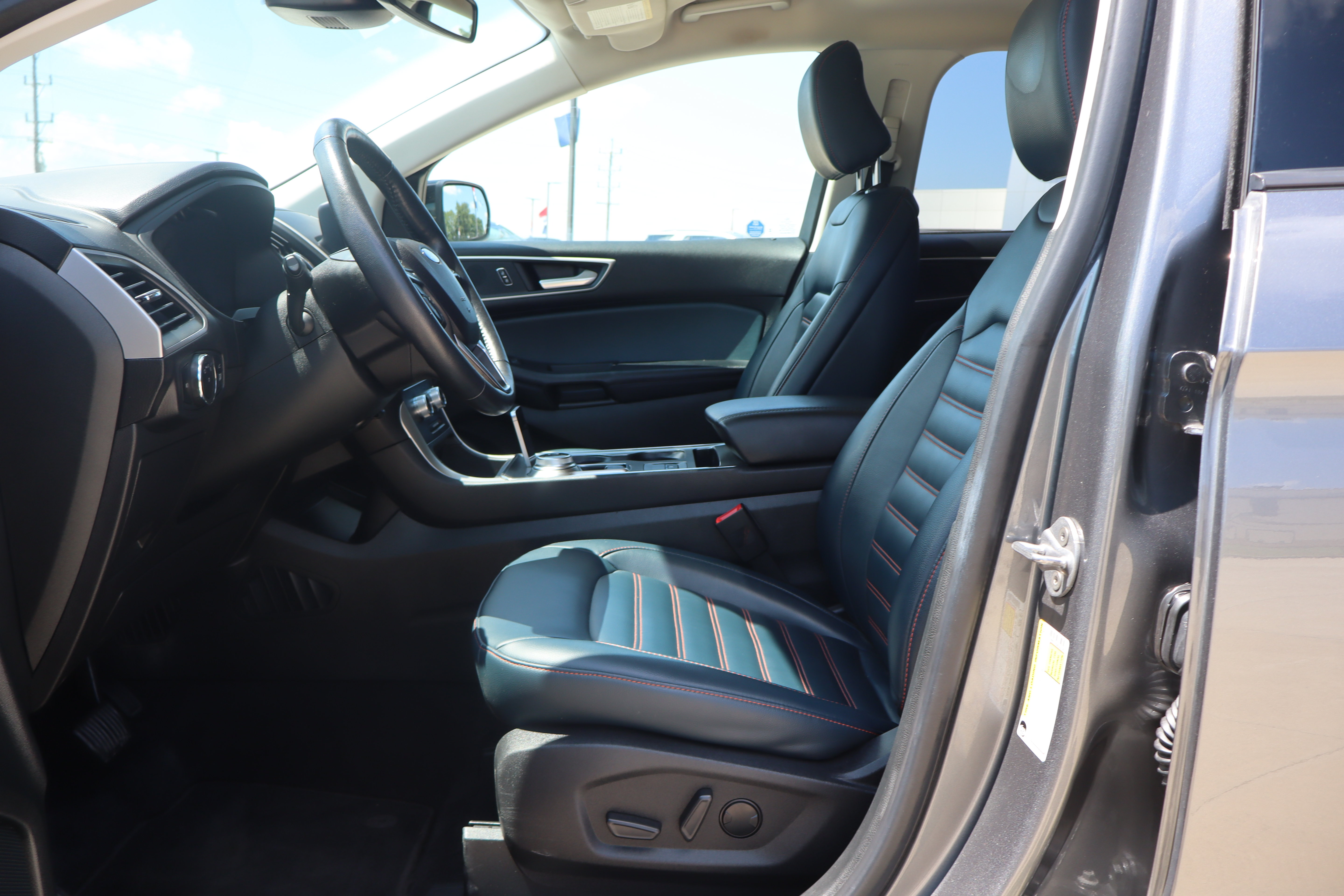 Used 2023 Ford Edge SEL w/ Sport Appearance Package AWD/4WD image 10