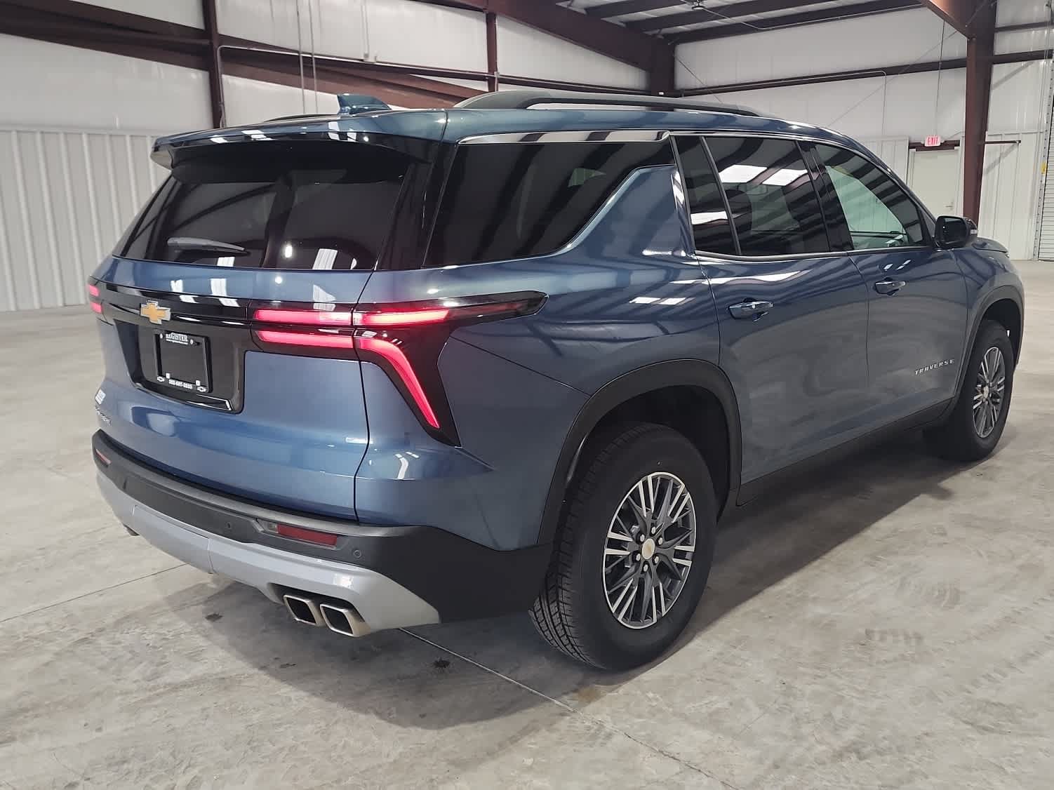 Used 2025 Chevrolet Traverse LT FWD image 5