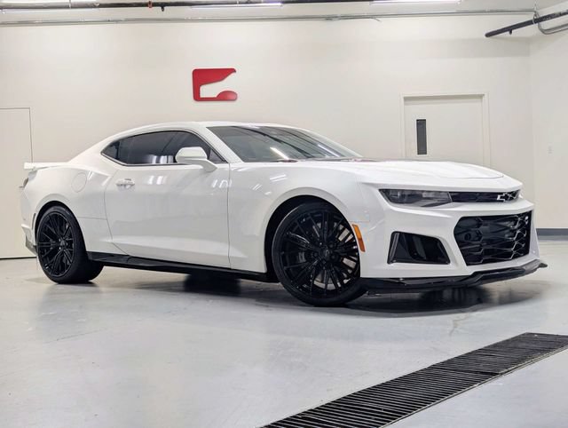 Used 2022 Chevrolet Camaro ZL1 RWD image 2