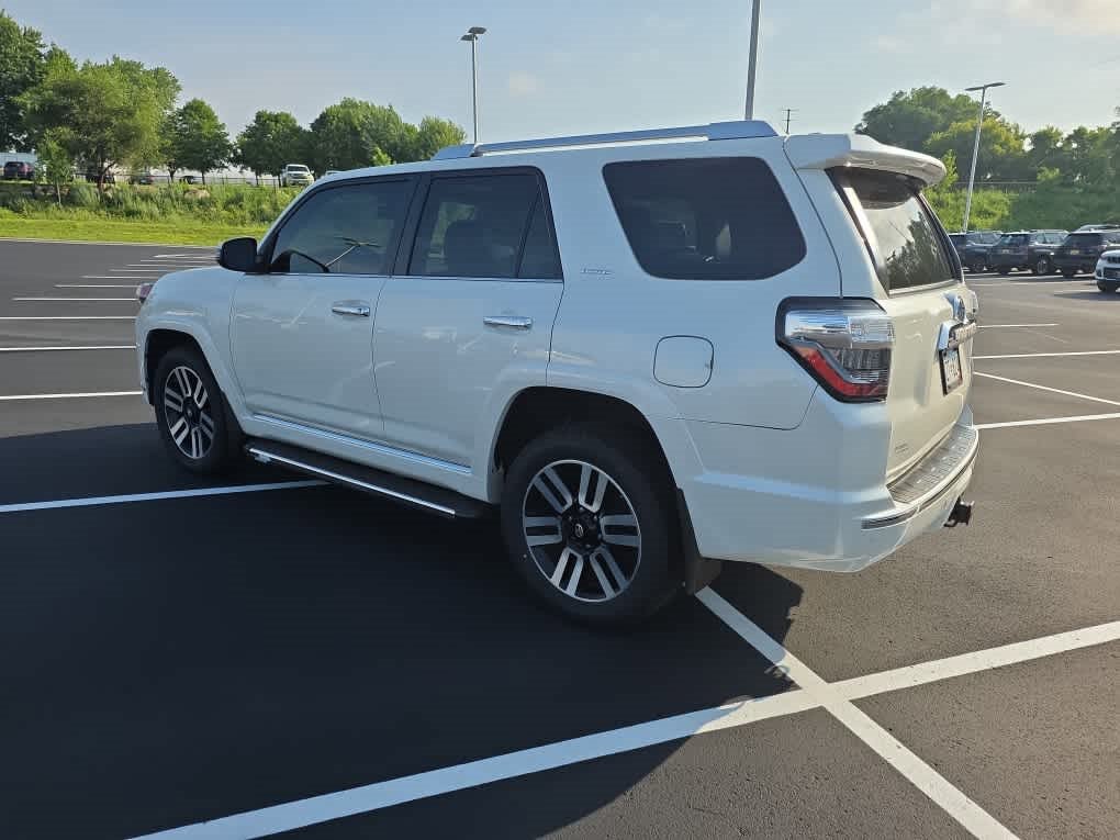 Used 2016 Toyota 4Runner Limited AWD/4WD image 4