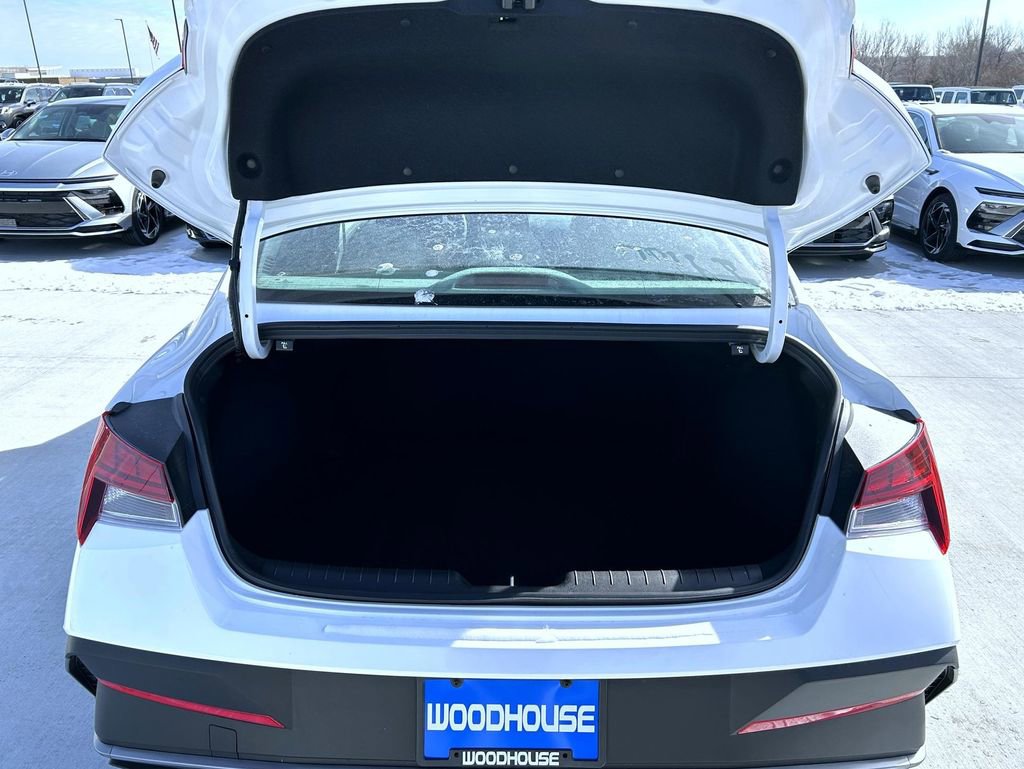 New 2026 Hyundai Elantra Blue image 9