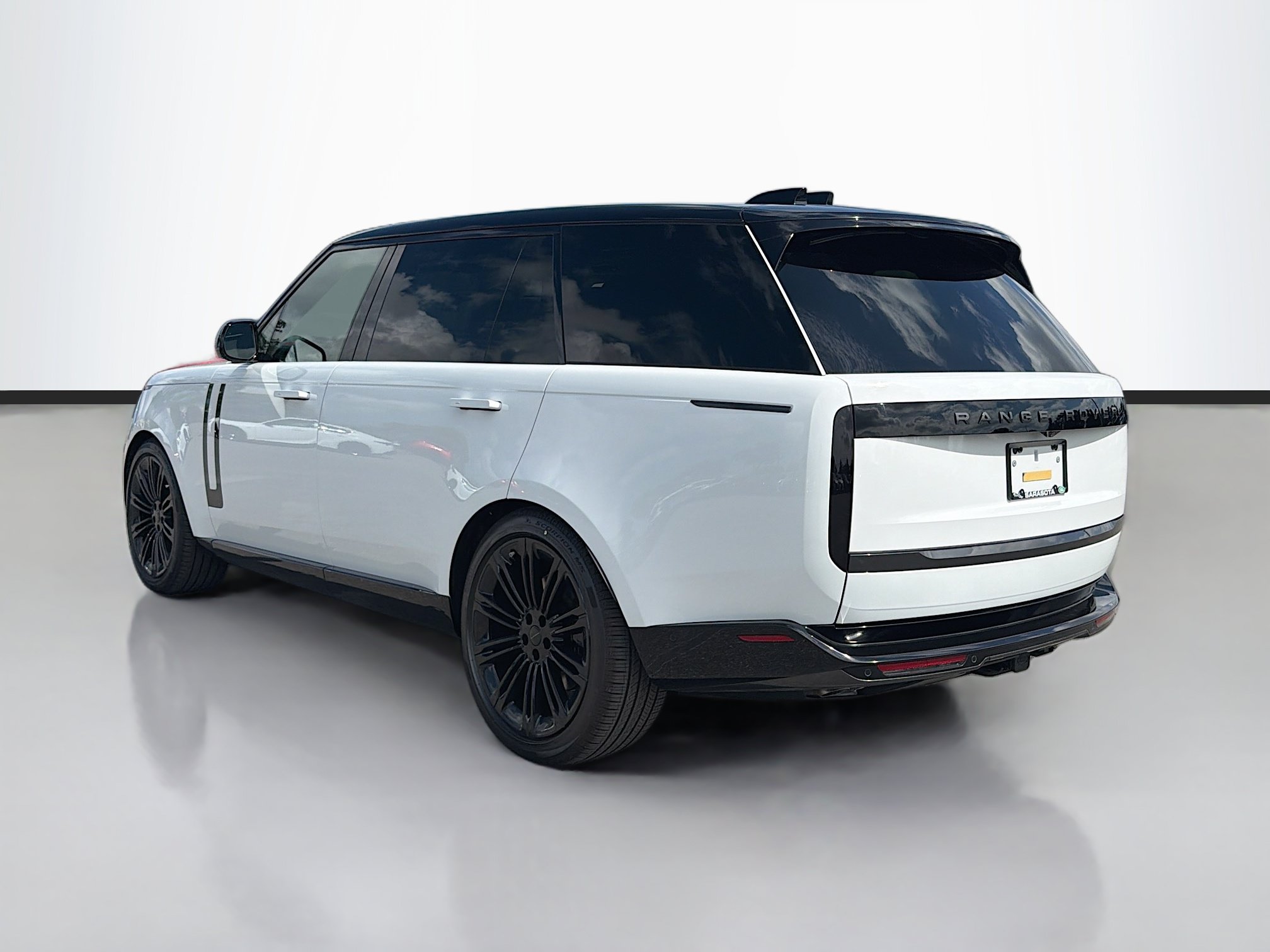 New 2026 Land Rover Range Rover Long Wheelbase SE AWD/4WD image 3