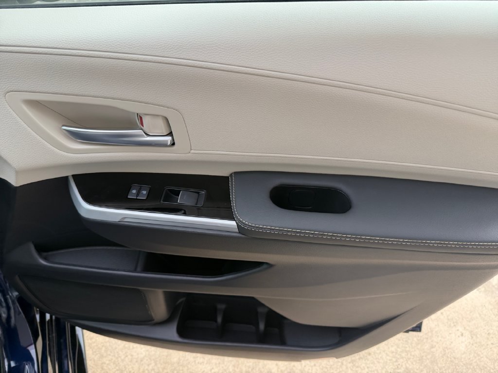 New 2026 Toyota Sienna Limited AWD/4WD image 17