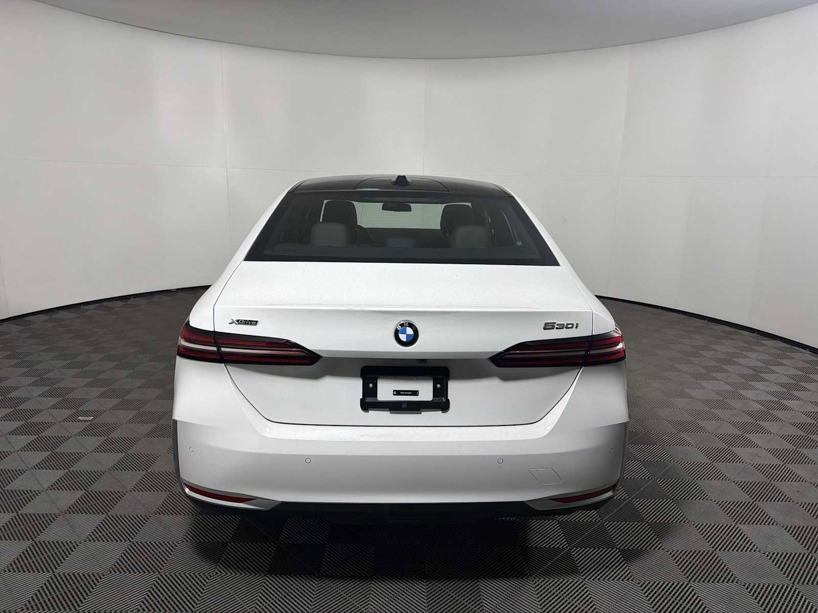 New 2026 BMW 530i xDrive w/ Convenience Package AWD/4WD image 2