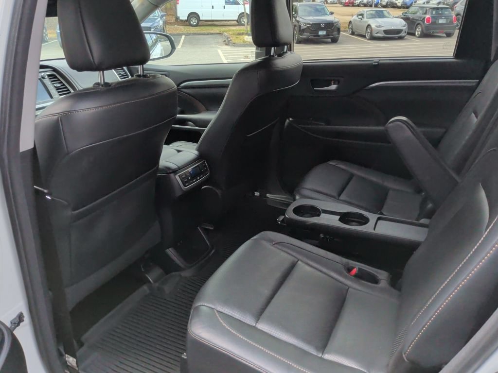 Used 2017 Toyota Highlander Limited Platinum AWD/4WD image 12