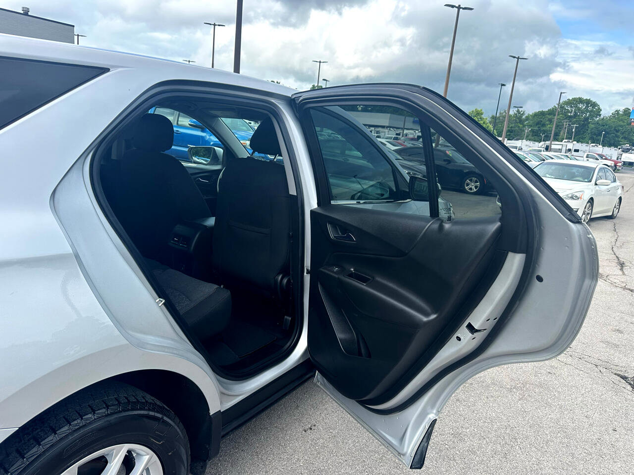 Used 2022 Chevrolet Equinox LT w/ Driver Convenience Package image 11