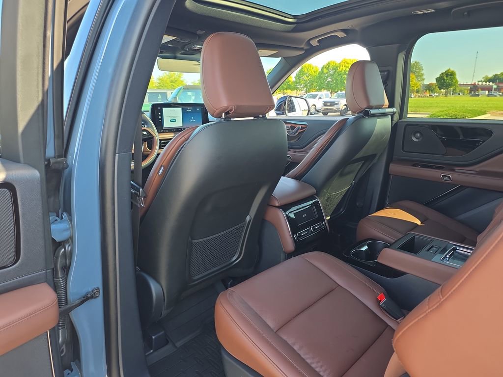 Used 2025 Lincoln Aviator Reserve w/ Illumination Package image 39