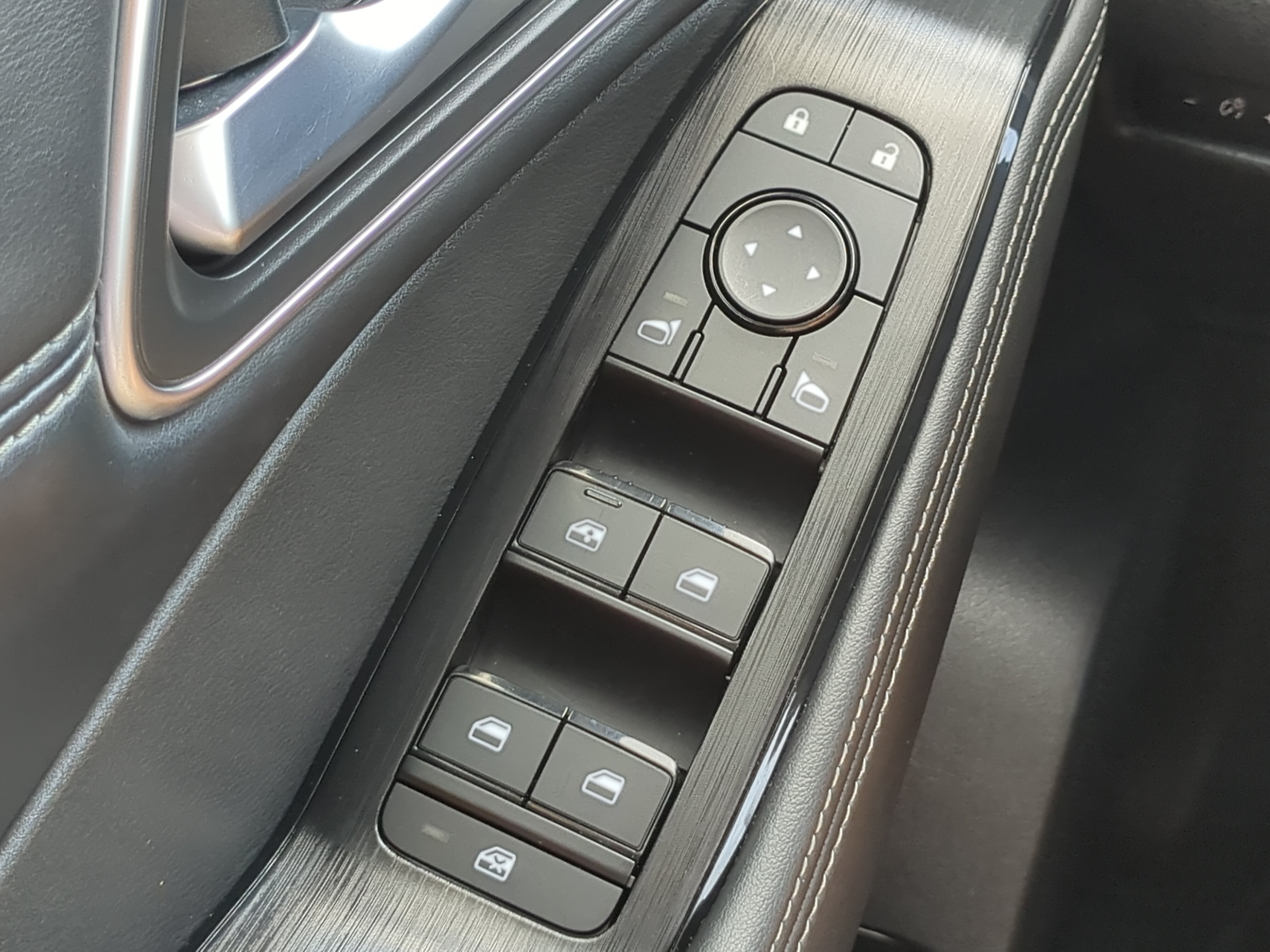 Used 2021 Nissan Rogue SV w/ Premium Package FWD image 22
