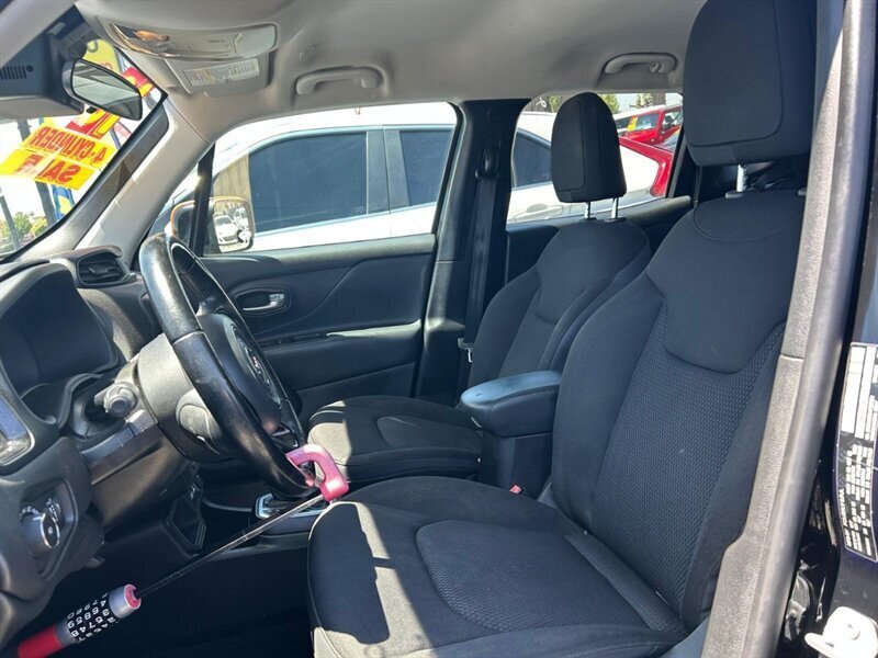 Used 2018 Jeep Renegade Altitude FWD image 40