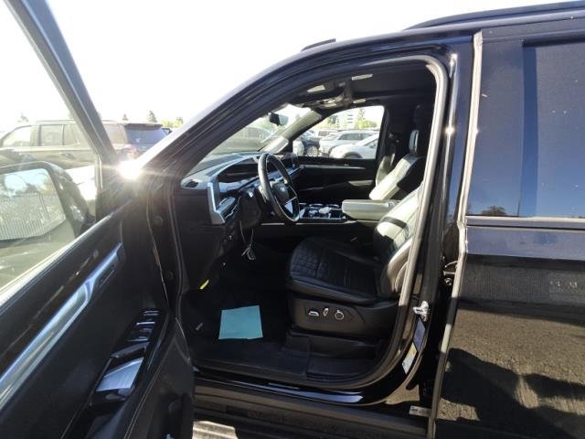 Used 2025 Cadillac Escalade ESV Sport Platinum AWD/4WD image 6