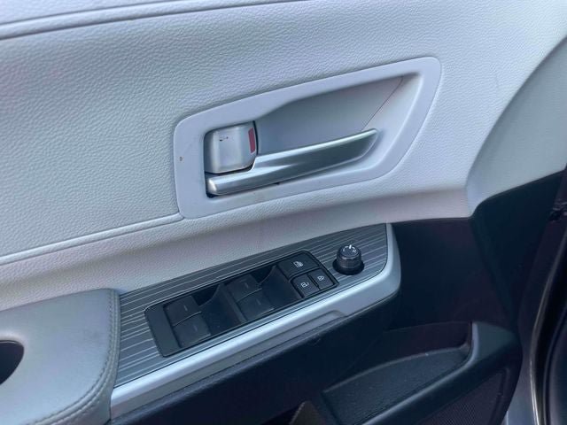 Certified 2025 Toyota Sienna XLE FWD image 20