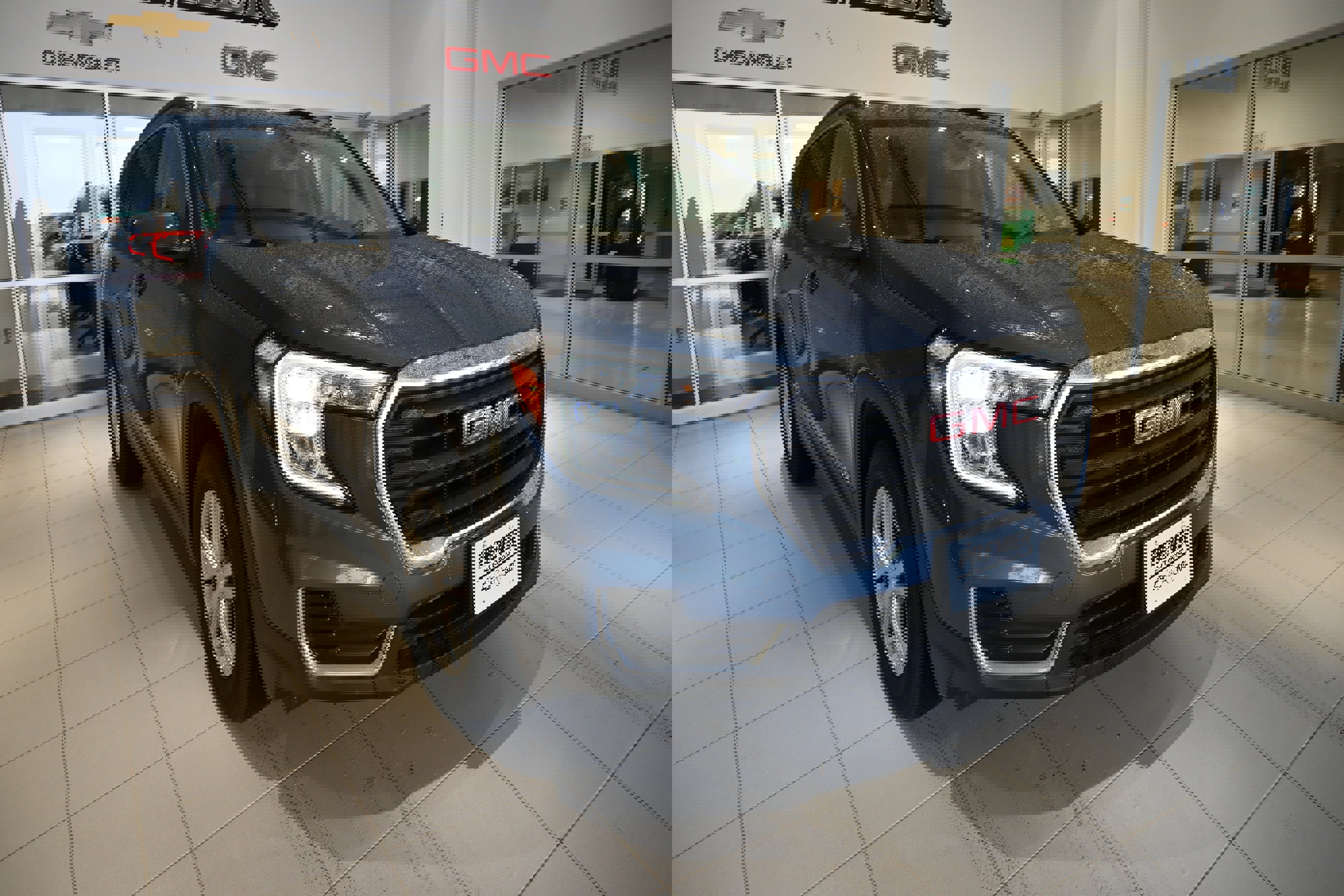 Used 2024 GMC Terrain SLE w/ Driver Convenience Package image 2