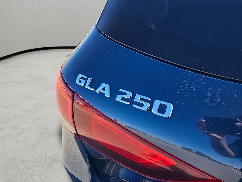 Used 2022 Mercedes-Benz GLA 250 4MATIC w/ Premium Package Lite image 10